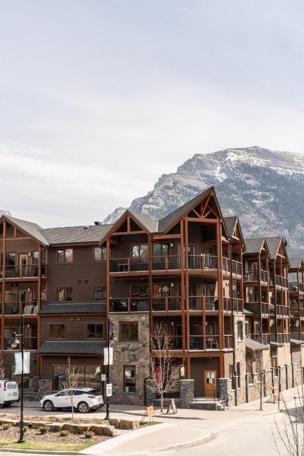 Spring Creek Luxury King One Bedroom At White Spruce Lodge Canmore Dış mekan fotoğraf