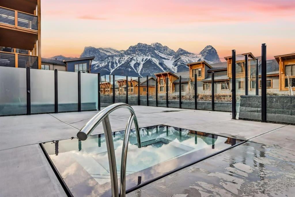 Spring Creek Luxury King One Bedroom At White Spruce Lodge Canmore Dış mekan fotoğraf