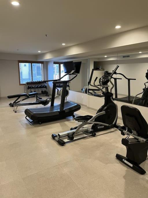 Spring Creek Luxury King One Bedroom At White Spruce Lodge Canmore Dış mekan fotoğraf
