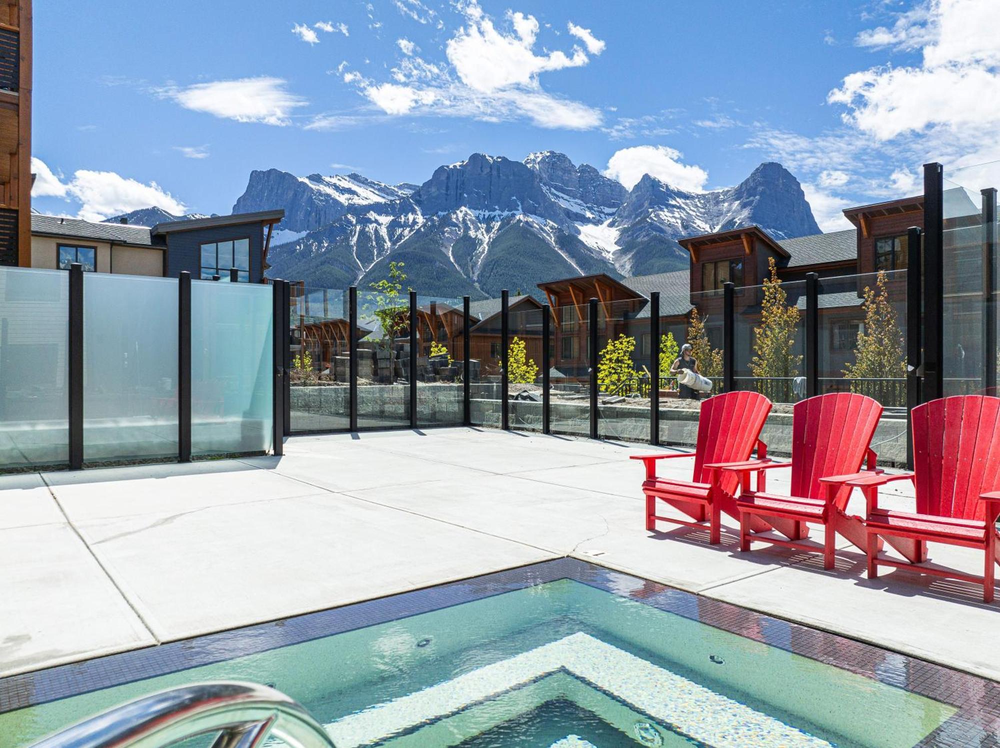 Spring Creek Luxury King One Bedroom At White Spruce Lodge Canmore Dış mekan fotoğraf