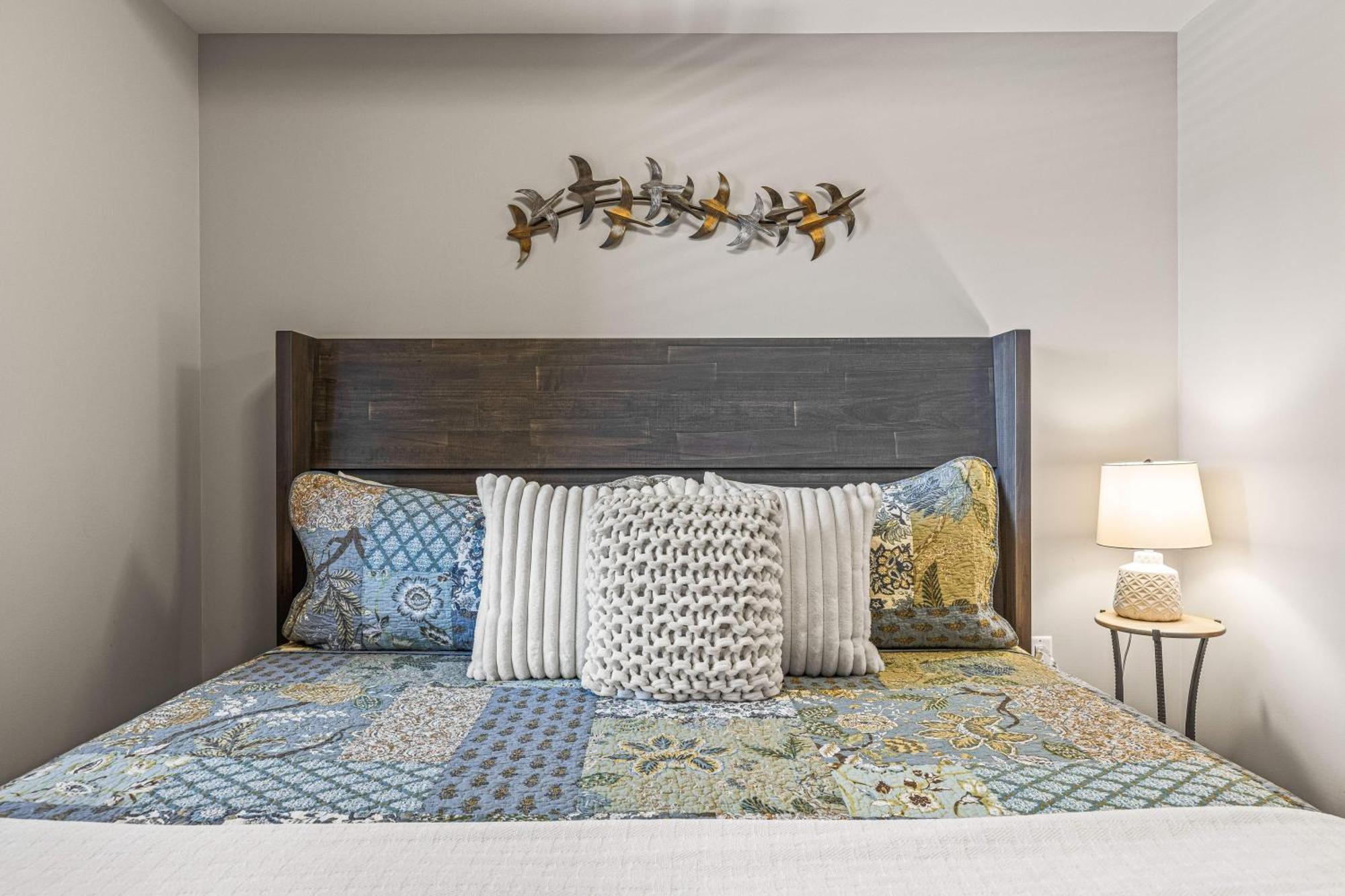 Spring Creek Luxury King One Bedroom At White Spruce Lodge Canmore Dış mekan fotoğraf