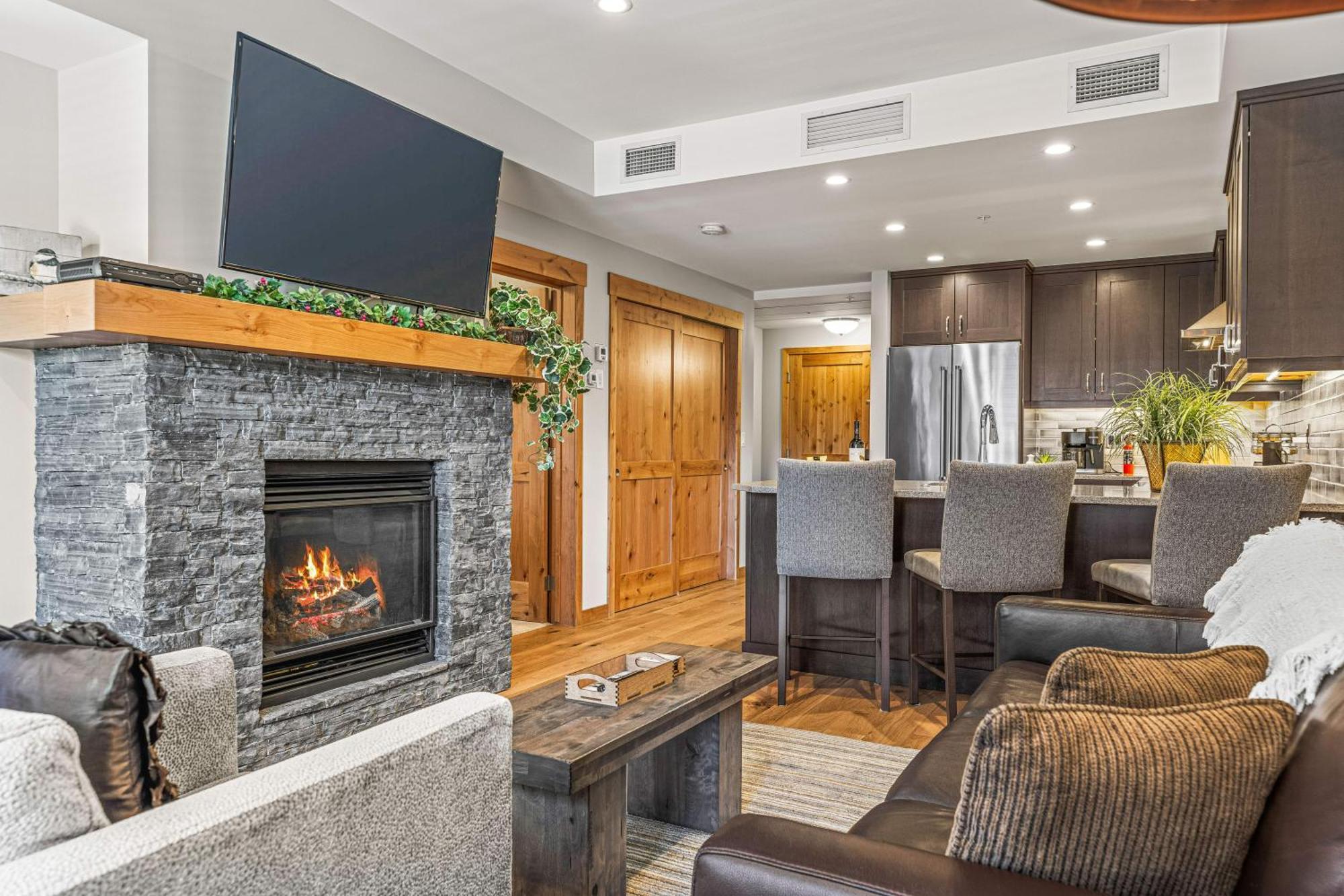 Spring Creek Luxury King One Bedroom At White Spruce Lodge Canmore Dış mekan fotoğraf