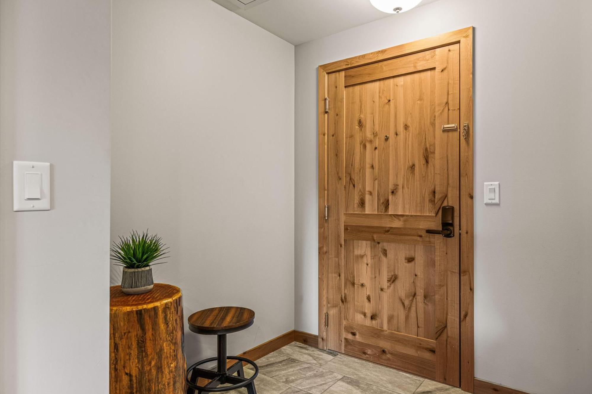 Spring Creek Luxury King One Bedroom At White Spruce Lodge Canmore Dış mekan fotoğraf