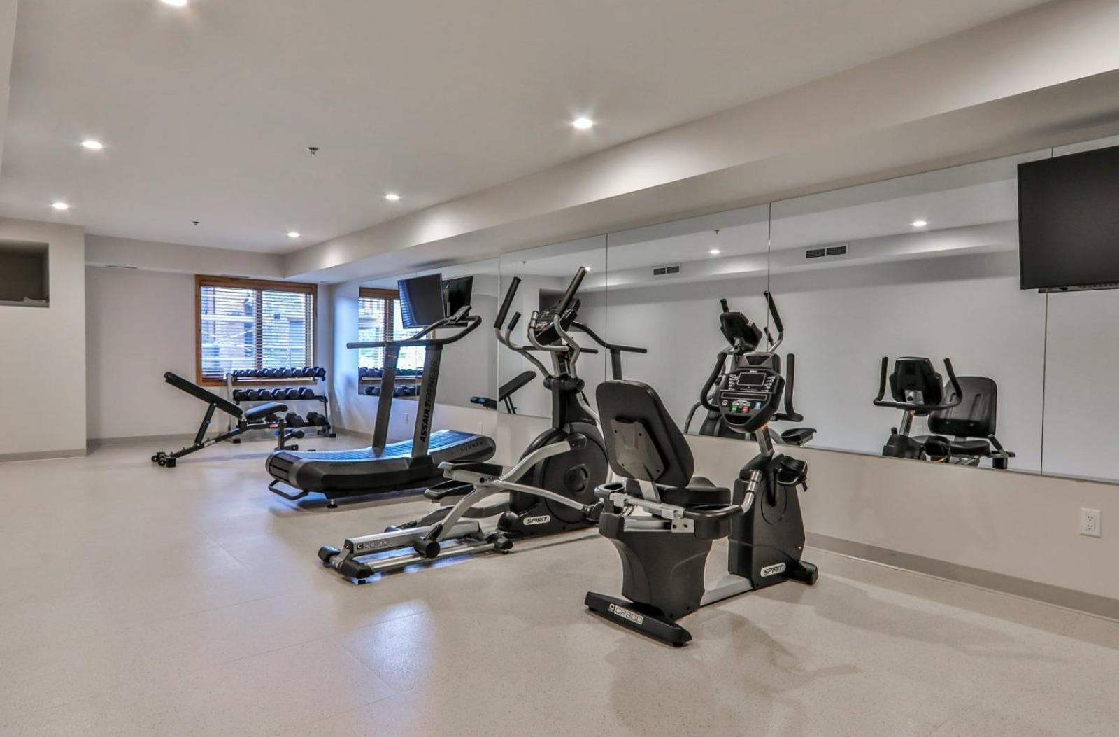 Spring Creek Luxury King One Bedroom At White Spruce Lodge Canmore Dış mekan fotoğraf
