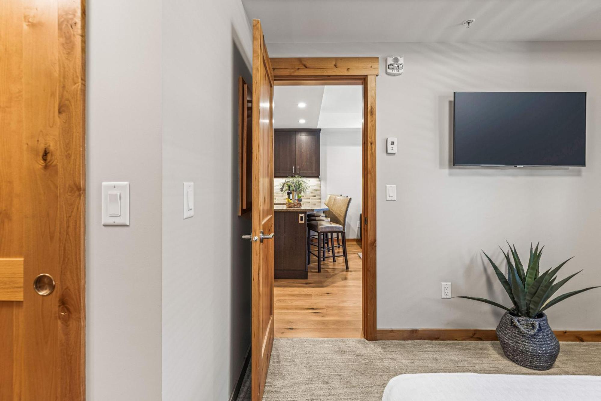 Spring Creek Luxury King One Bedroom At White Spruce Lodge Canmore Dış mekan fotoğraf