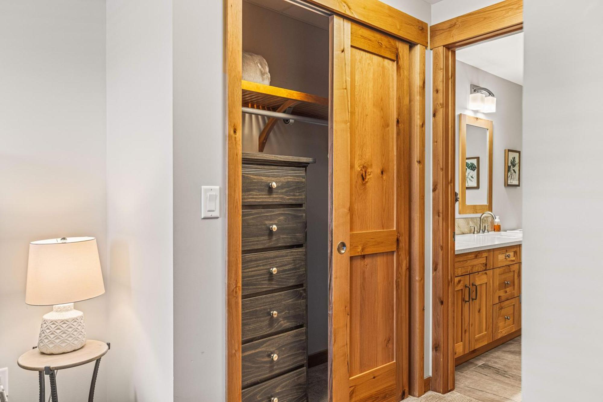 Spring Creek Luxury King One Bedroom At White Spruce Lodge Canmore Dış mekan fotoğraf