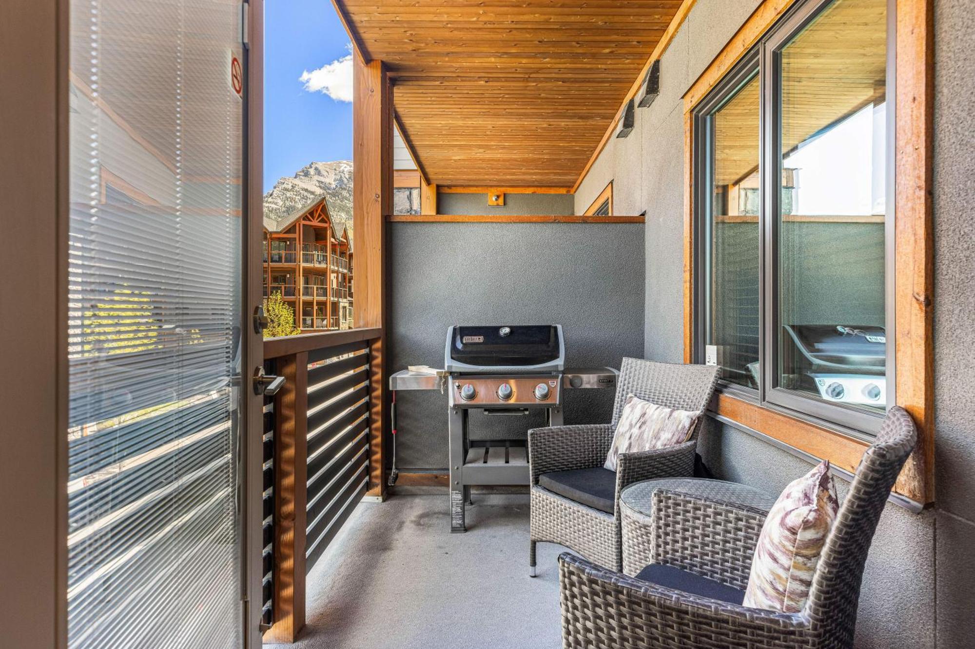 Spring Creek Luxury King One Bedroom At White Spruce Lodge Canmore Dış mekan fotoğraf