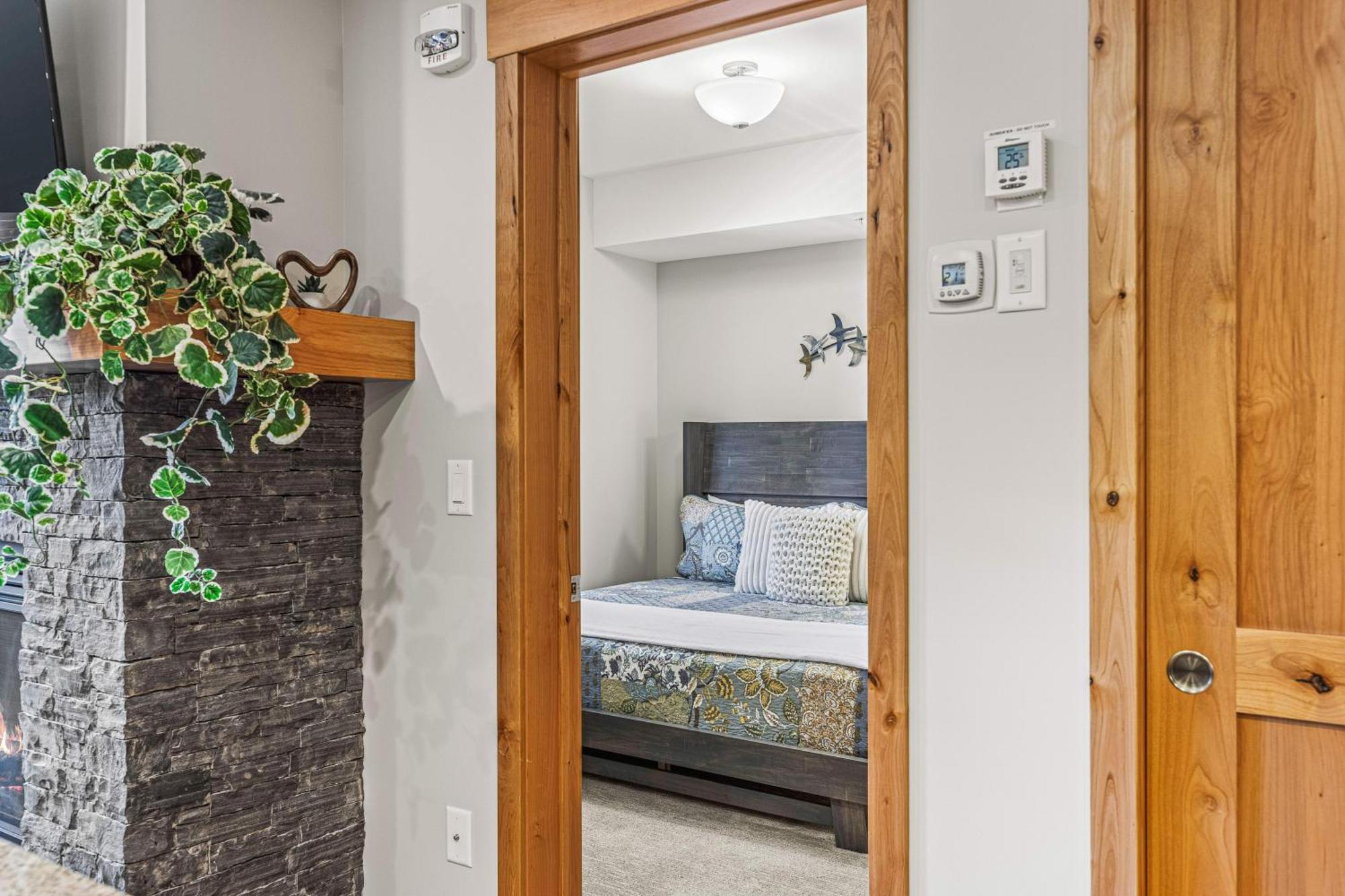 Spring Creek Luxury King One Bedroom At White Spruce Lodge Canmore Dış mekan fotoğraf