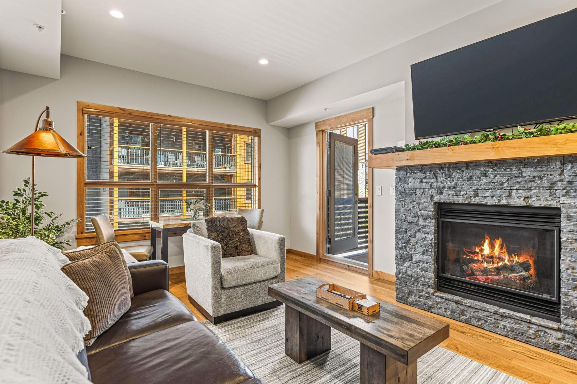 Spring Creek Luxury King One Bedroom At White Spruce Lodge Canmore Dış mekan fotoğraf