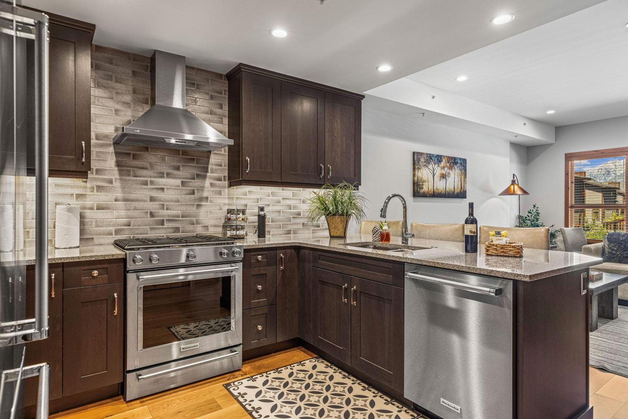 Spring Creek Luxury King One Bedroom At White Spruce Lodge Canmore Dış mekan fotoğraf