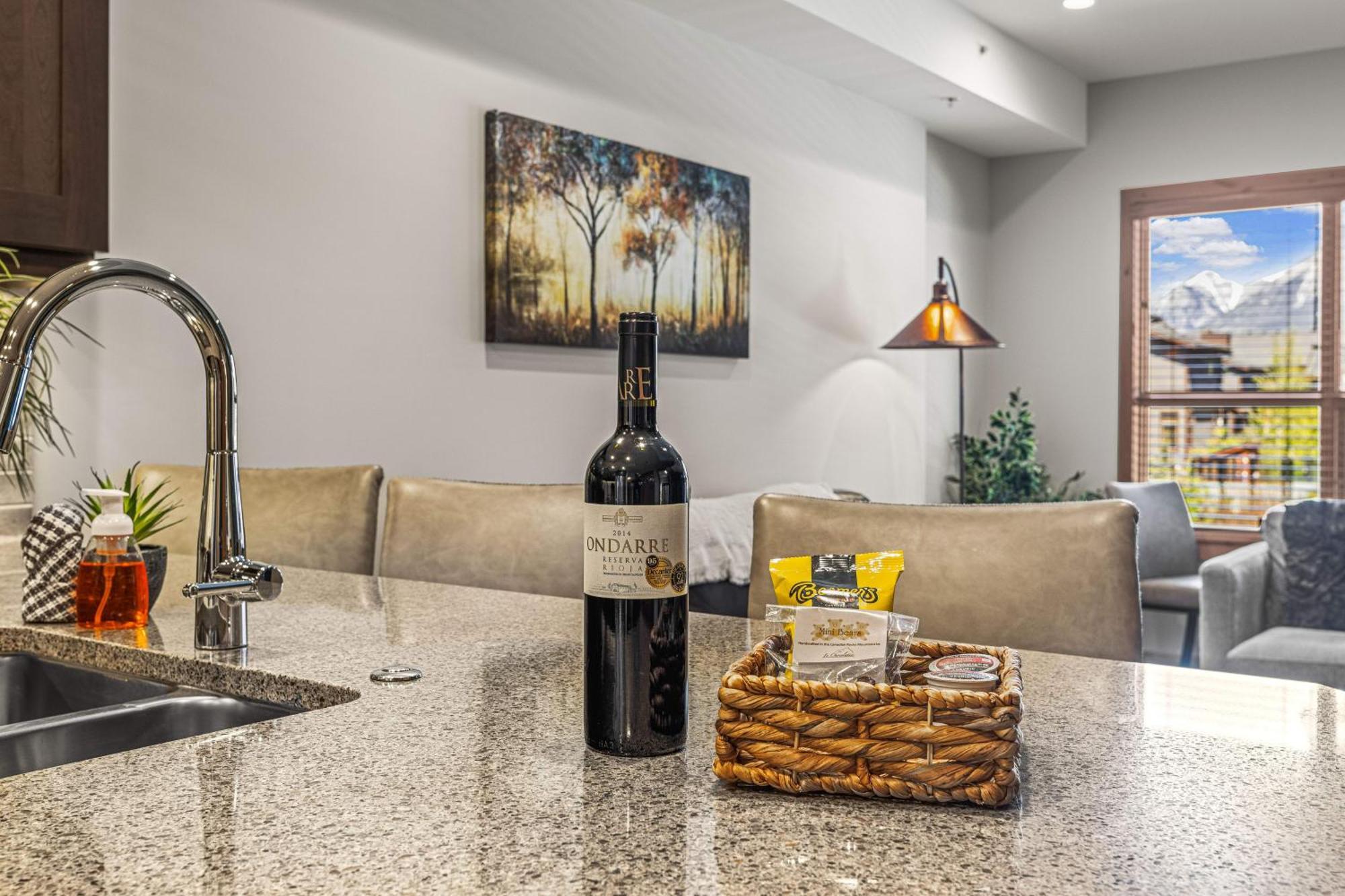 Spring Creek Luxury King One Bedroom At White Spruce Lodge Canmore Dış mekan fotoğraf