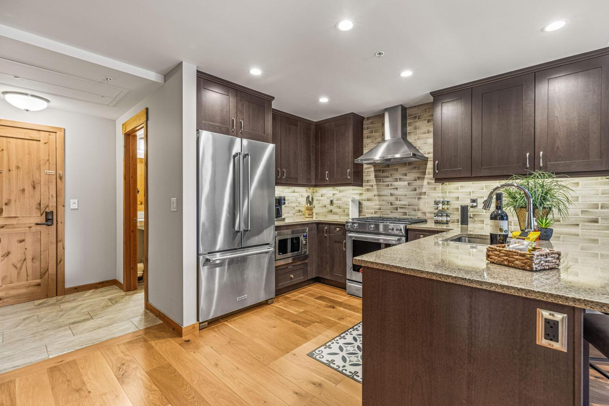Spring Creek Luxury King One Bedroom At White Spruce Lodge Canmore Dış mekan fotoğraf