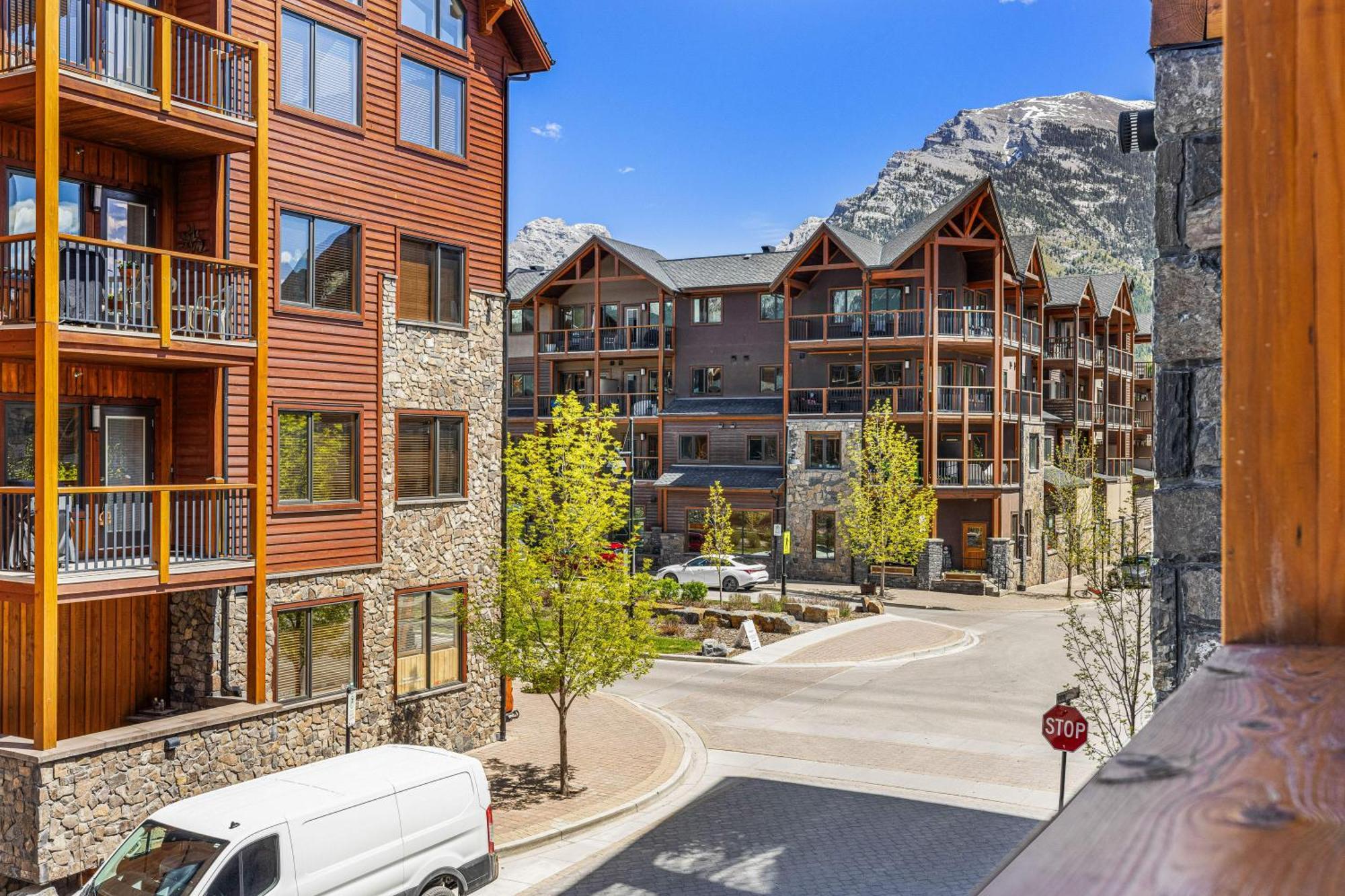 Spring Creek Luxury King One Bedroom At White Spruce Lodge Canmore Dış mekan fotoğraf